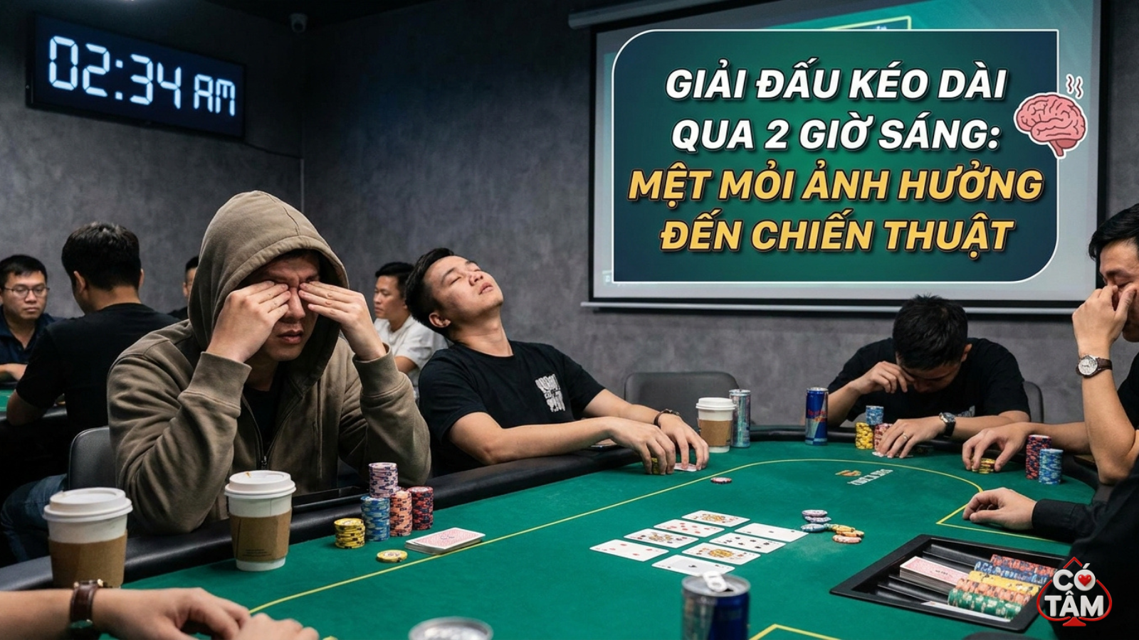 Sự mệt mỏi hiện rõ trên khuôn mặt của các tay chơi khi giải đấu Poker liên tục kéo dài qua mốc 2 giờ sáng, làm giảm sút chất lượng các quyết định chiến thuật.