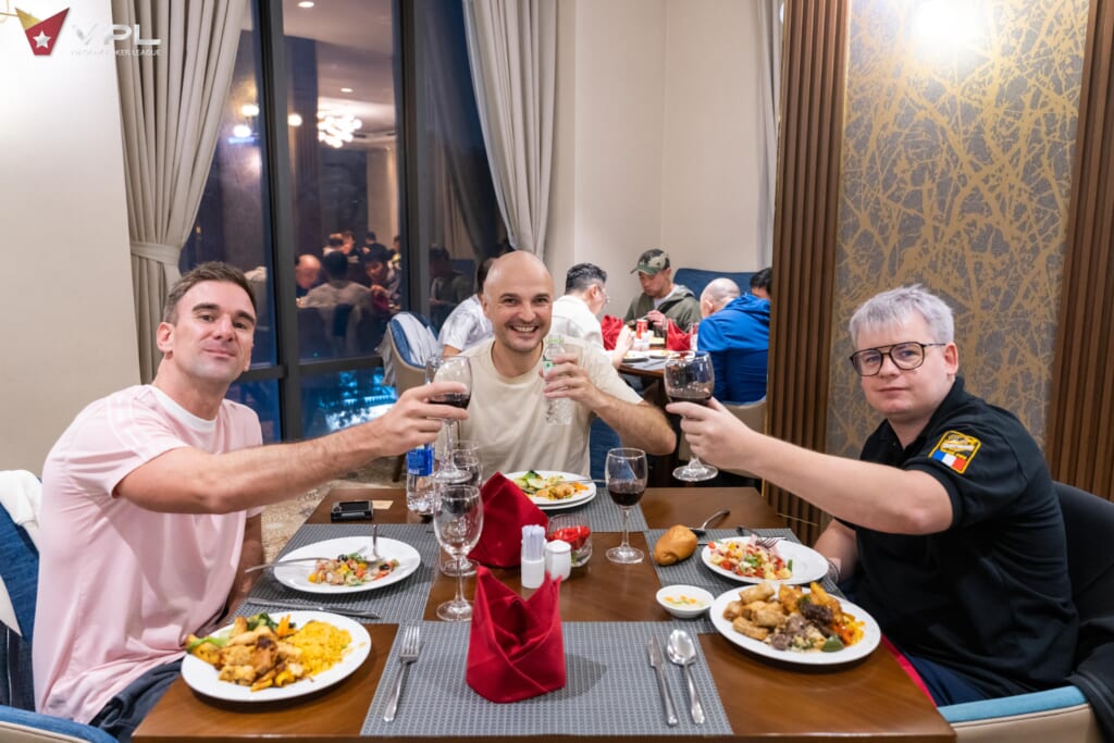 CƠN BÃO 386B VÀ "MỎ VÀNG" NGÀNH DỊCH VỤ 1 RAW05580