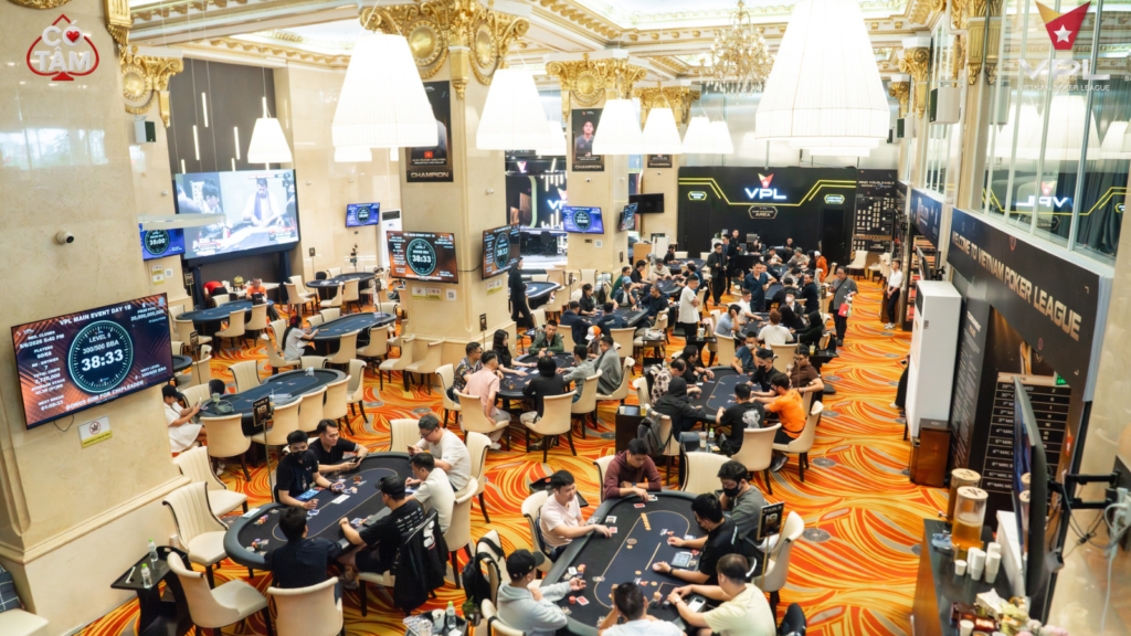 VPL Main Event Day 1B đang lấp đầy các bàn thi đấu tại Championship Hall