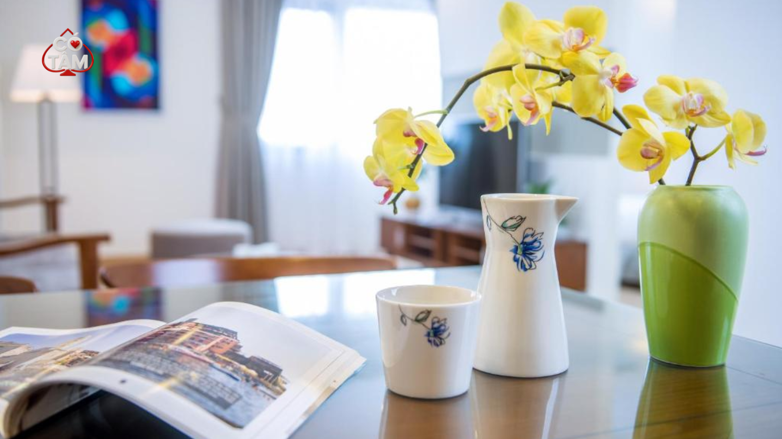 Review Gói Early Bird RPT3: Trải Nghiệm VIP Tại Dream Hotel 4 Khu vực bàn trà và ghế ngồi thư giãn tại Dream Hotel 64 Nguyễn Lương Bằng.