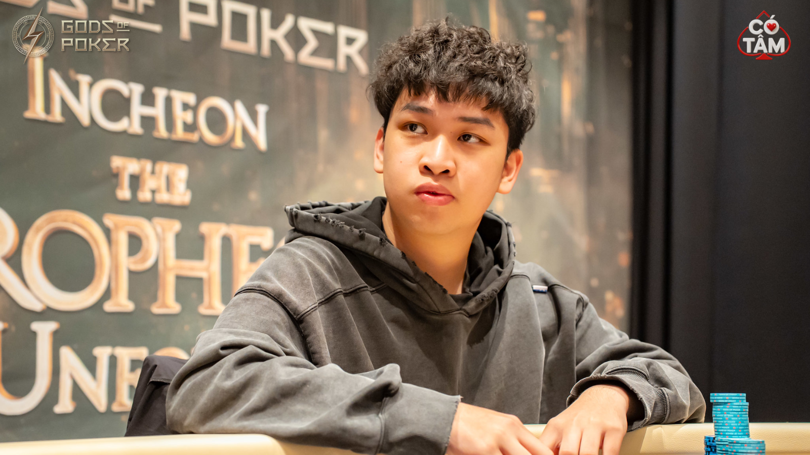 Toàn Cảnh GOP Incheon 2026: Lester Edoc Thâu Tóm Cúp Gold Gauntlet Super High Roller 4 Bầu không khí tĩnh lặng và vô cùng căng thẳng trong vòng đấu tay đôi quyết định giữa Lester Edoc và Yi Cheng Lo.