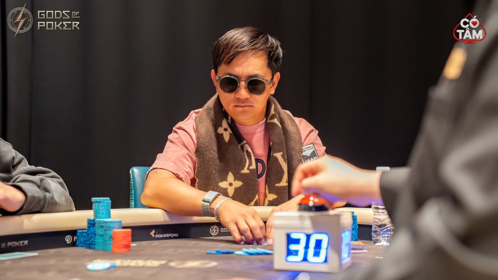 Toàn Cảnh GOP Incheon 2026: Lester Edoc Thâu Tóm Cúp Gold Gauntlet Super High Roller 5 Bầu không khí tĩnh lặng và vô cùng căng thẳng trong vòng đấu tay đôi quyết định giữa Lester Edoc và Yi Cheng Lo.