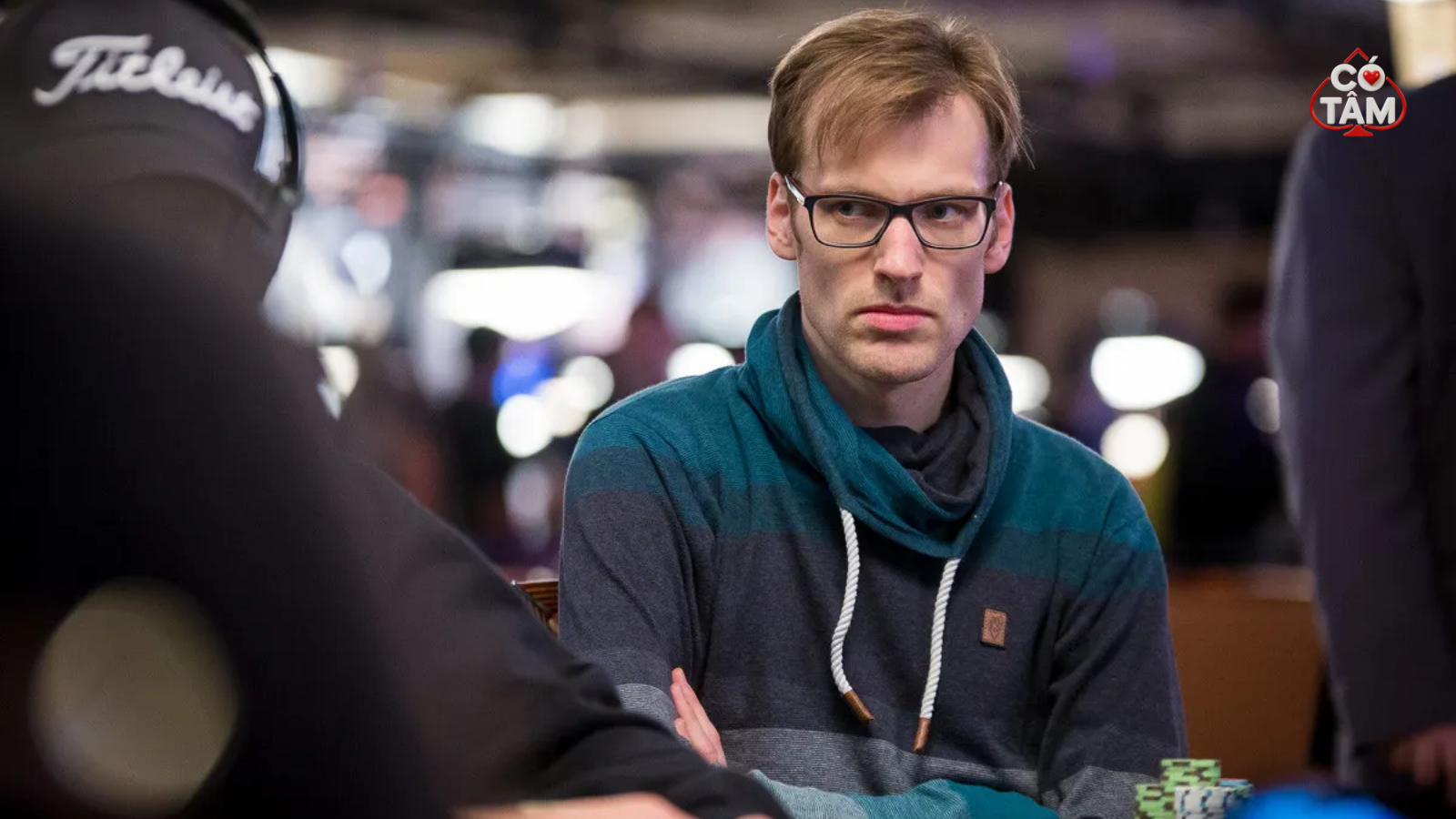 5 Dấu Hiệu Tâm Lý Phổ Biến Nhất: Bí Quyết Đọc Vị Đối Thủ Tại Bàn Poker 2 5 Dấu Hiệu Tâm Lý Phổ Biến Nhất Trên Bàn Poker: Ánh Mắt