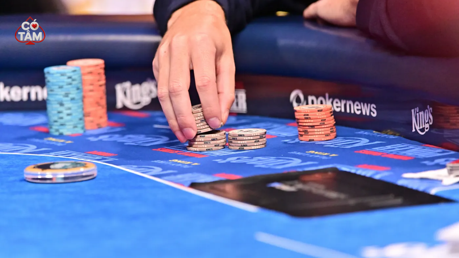 5 Dấu Hiệu Tâm Lý Phổ Biến Nhất: Bí Quyết Đọc Vị Đối Thủ Tại Bàn Poker 4 5 Dấu Hiệu Tâm Lý Phổ Biến Nhất Trên Bàn Poker: Cách xử lý Chip/bài