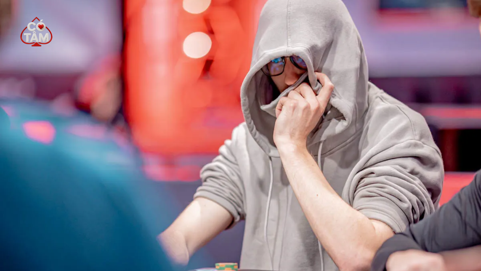 5 Dấu Hiệu Tâm Lý Phổ Biến Nhất: Bí Quyết Đọc Vị Đối Thủ Tại Bàn Poker 7 Bí Quyết Che Giấu Sơ Hở trên bàn Poker