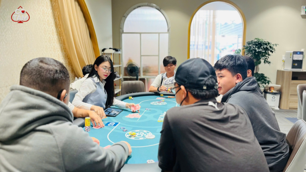 Không Gian Thi Đấu Đẳng Cấp Tại EG Poker Club
