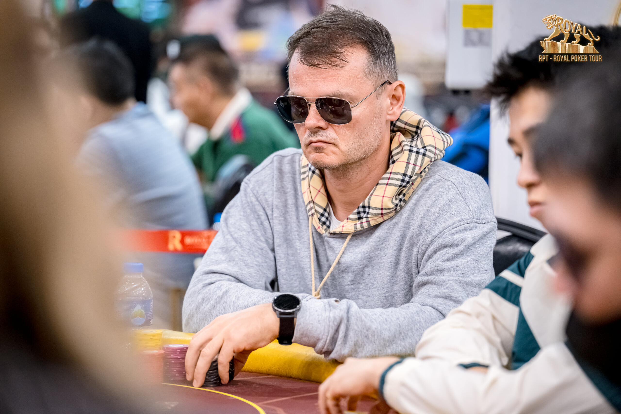 Tâm Lý Học Poker: Sự Thật Về Trang Phục Thi Đấu Poker của các tuyển thủ chuyên nghiệp 1
