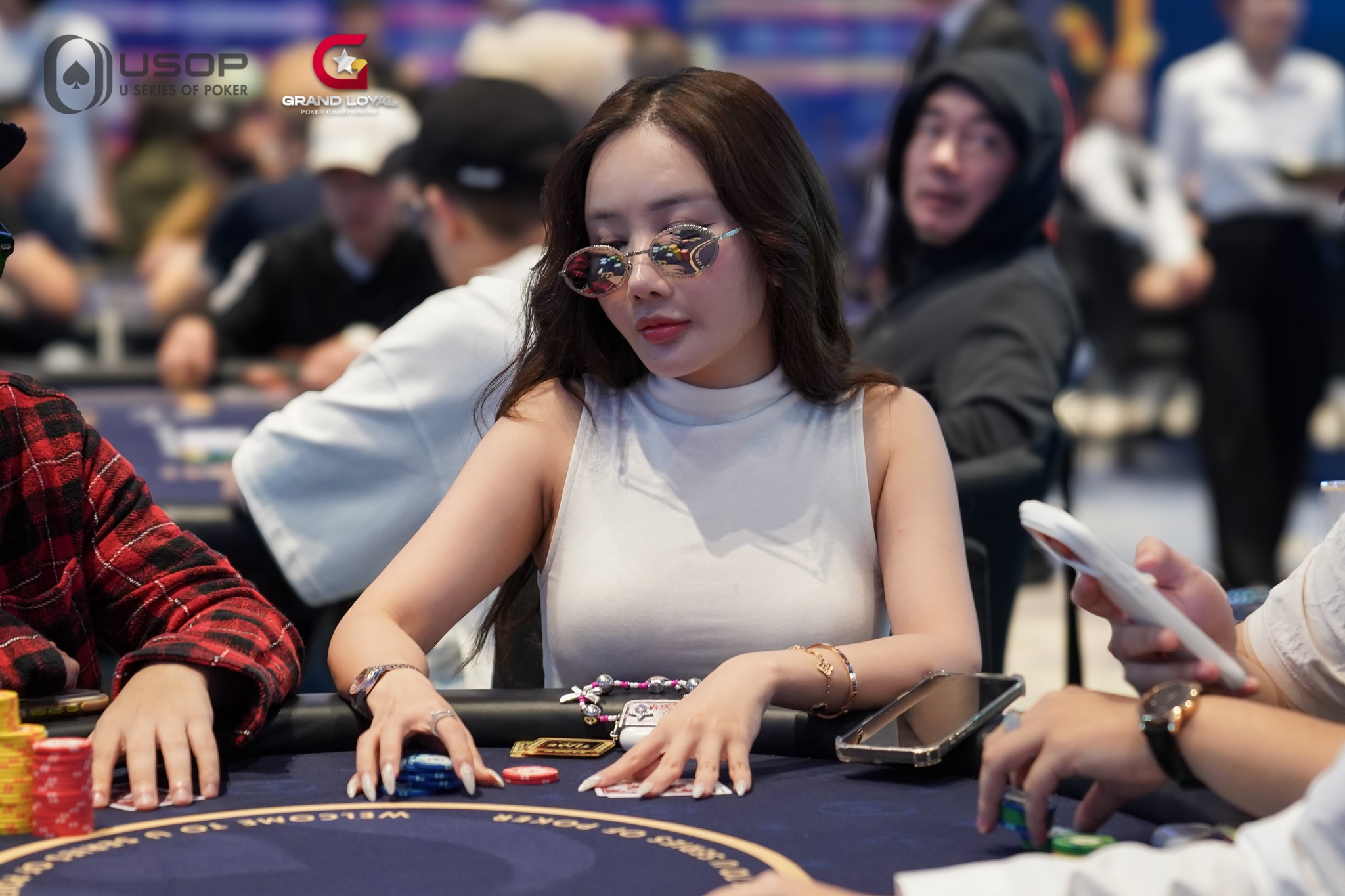 Tâm Lý Học Poker: Sự Thật Về Trang Phục Thi Đấu Poker của các tuyển thủ chuyên nghiệp 10