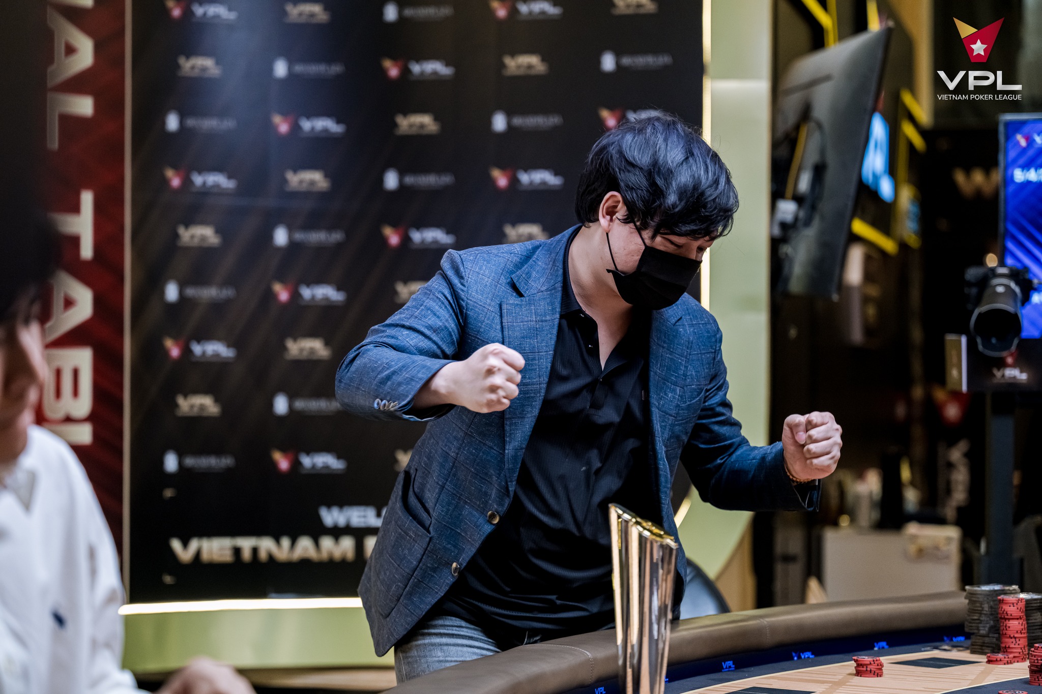 Tâm Lý Học Poker: Sự Thật Về Trang Phục Thi Đấu Poker của các tuyển thủ chuyên nghiệp 8