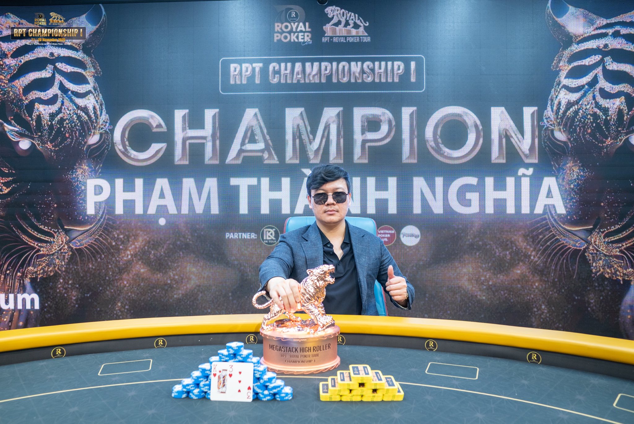 PHẠM THÀNH NGHĨA (SƯ PHỤ NGHĨA): KHI TƯ DUY TOÁN HỌC “HÓA GIẢI” MỌI NƯỚC BÀI