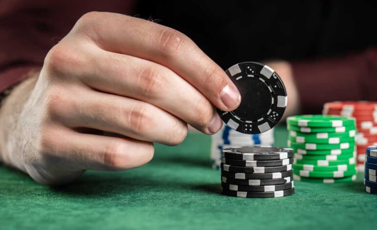 Từ những con Chip đến danh vọng – Giải mã đế chế Poker hiện đại