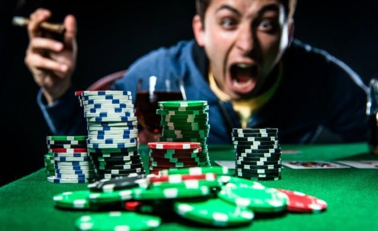 Làm giàu trong Poker không cần phải chơi giỏi như Linus Love, chỉ cần anh em … bớt dốt đi một chút !