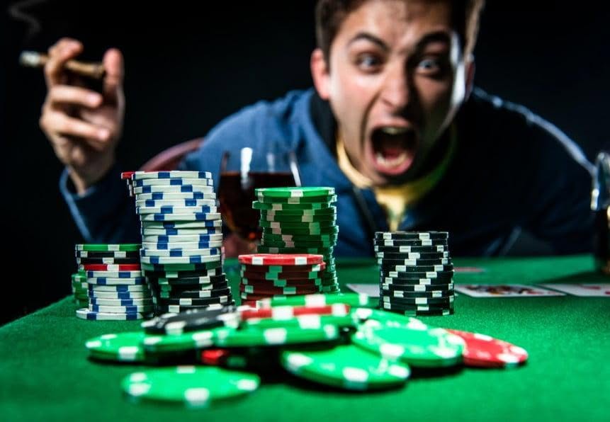 Làm giàu trong Poker không cần phải chơi giỏi như Linus Love, chỉ cần anh em … bớt dốt đi một chút !