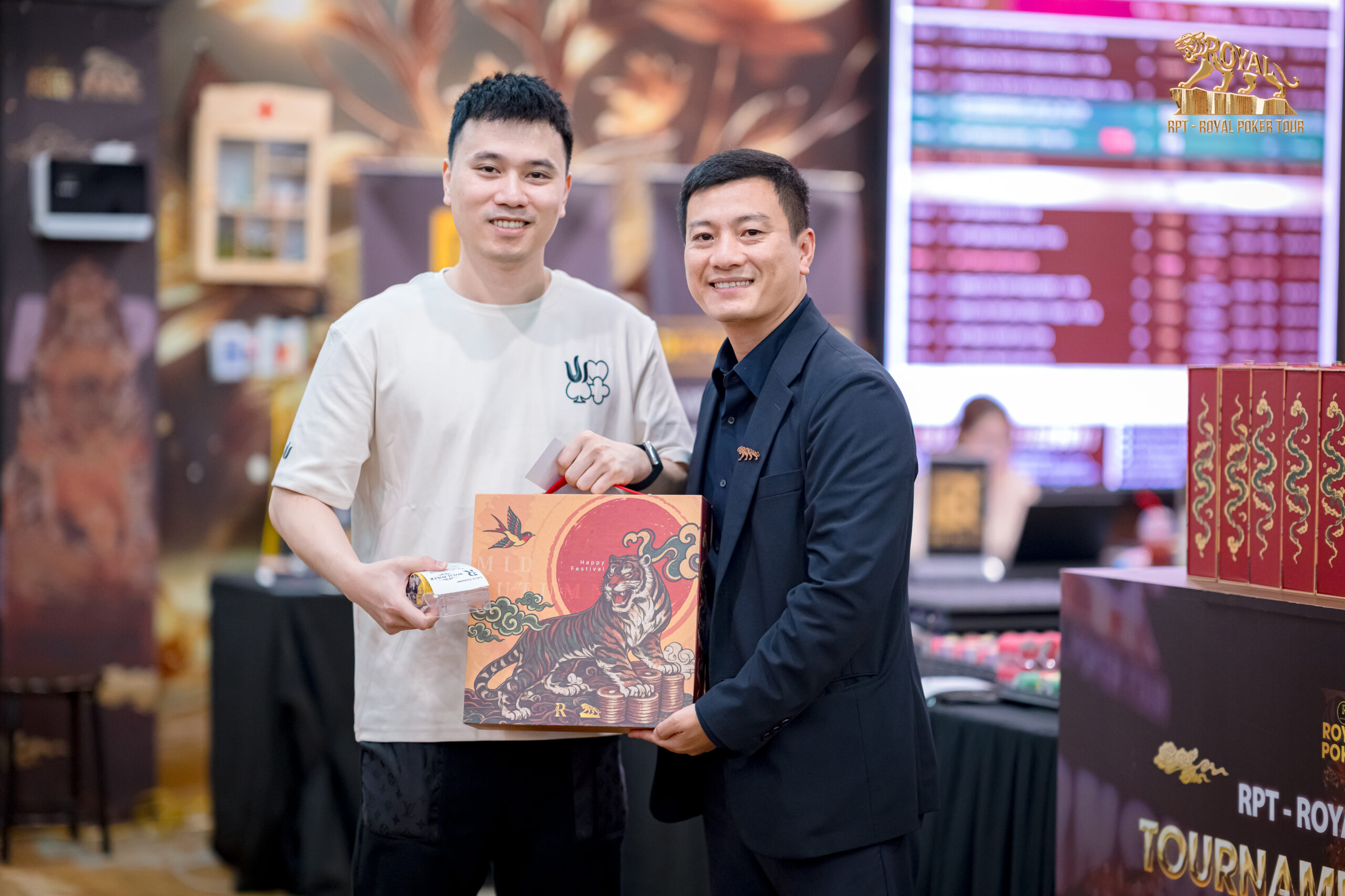 Những mùa trăng qua đi, tình tri kỷ ở lại