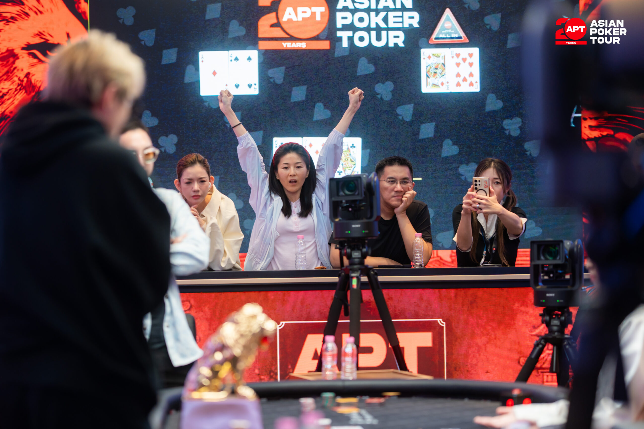 Đánh bại 1374 đối thủ, JianFeng Sun lên ngôi vô địch tại Main Event APT Jeju 2026 10 Đánh bại 1374 đối thủ, JianFeng Sun lên ngôi vô địch tại Main Event APT Jeju 2026 9